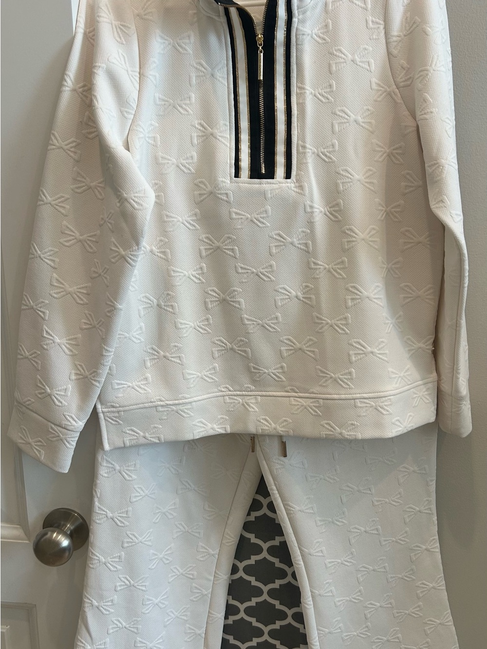 Mary Square White Embossed Bow-Pattern Pullover Sweater with Zip Placket